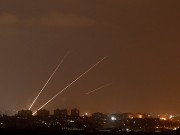 إعلام الاحتلال: إصابة مبنى في سديروت بصاروخ أطلق من قطاع غزة