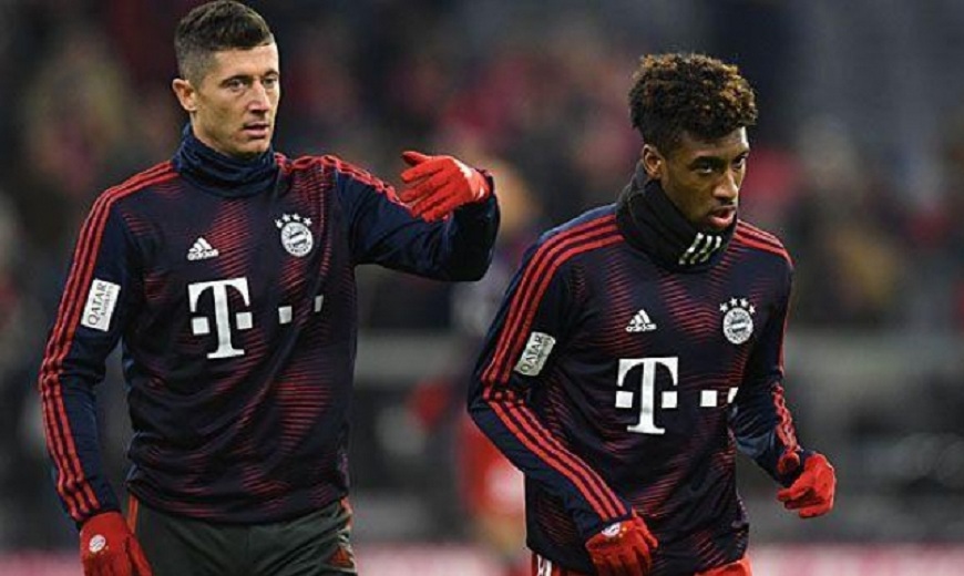 مهاجما بايرن ميونيخ ليفاندوفسكي من اليسار وكومان من اليمين