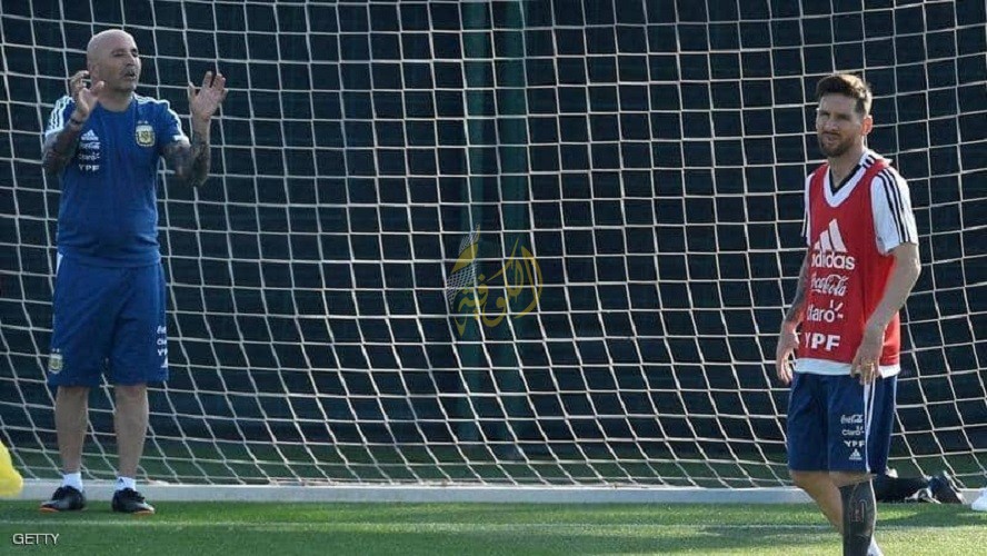 سامباولي وميسي خلال حصة تدريبية لمنتخب الأرجنتين - أرشيف.